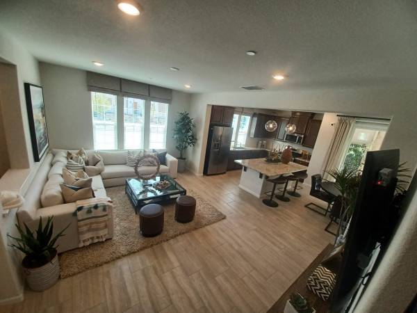 Roseville Gorgeous Model Home Fully - Room for Rent