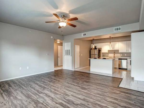 Edmond Veggie Gardens Pickleball Court - Room for Rent