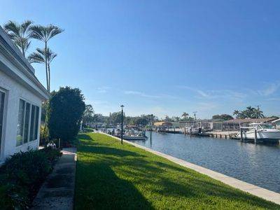 Bradenton Single Story Waterfront Villa - Room for Rent