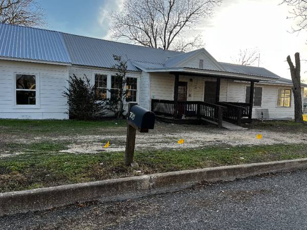 Yoakum 708 Hugo St Duplex Bedrooms - Room for Rent