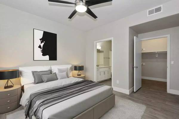 Phoenix The Heart Of Modern Living - Room for Rent