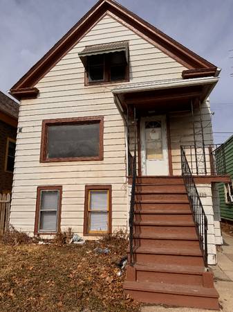 Milwaukee Charming Bedroom Upper Unit - Room for Rent