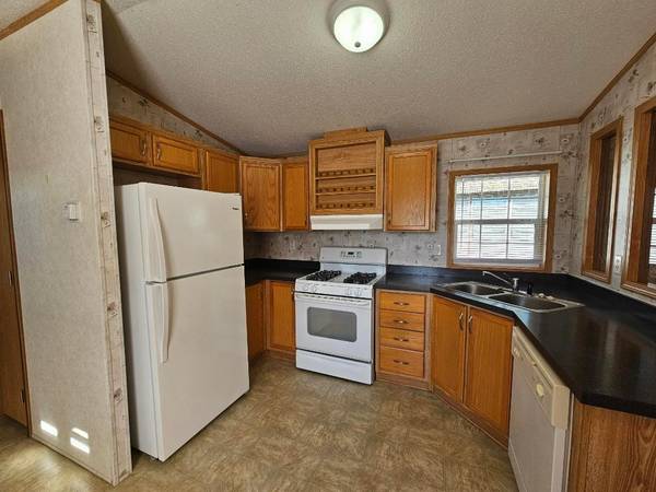 New York Mills New Hartford Bedroom - Room for Rent