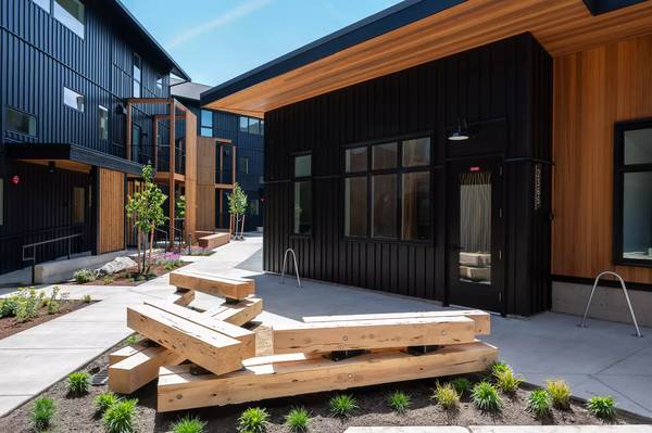 Bend Spacious 920 Sq Ft Bedroom In Bend - Room for Rent