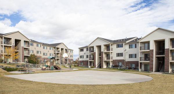 Cheyenne High Ceilings Indoor Hot Tub - Room for Rent