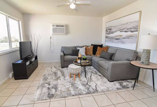 Huxley Spacious Bedroom Available Now - Room for Rent