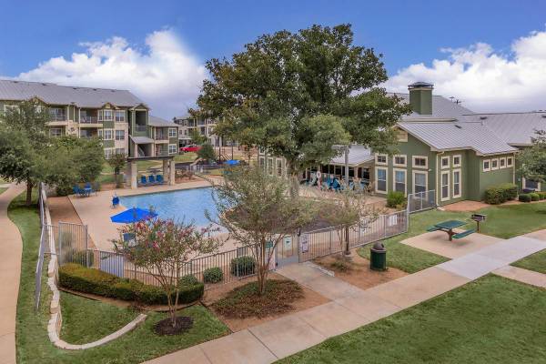 Georgetown Business Center Laundry - Room for Rent