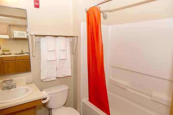 Alexandria Large Studios Available Or - Room for Rent