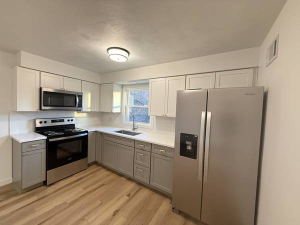 Pekin Bed Bath Complete New Renovation - Room for Rent