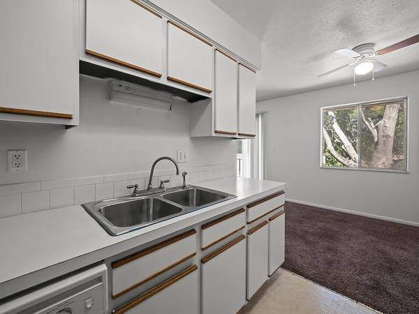 Columbus Bed Off Street Parking Flex - Room for Rent