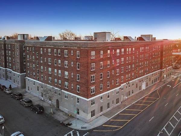 Newark Laundry Facilities On Site - Room for Rent