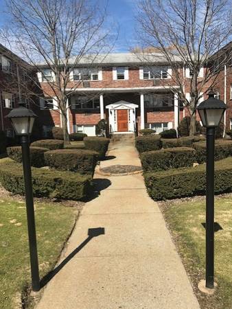 Auburndale Top Floor One Months Rent To - Room for Rent