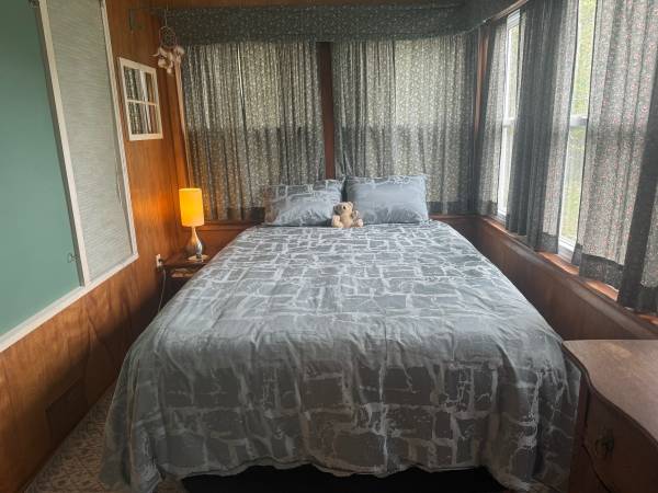 Hygiene Female Affordable Farmhouse - Room for Rent