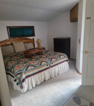Bend Upstairs Room Suite Includes All - Room for Rent