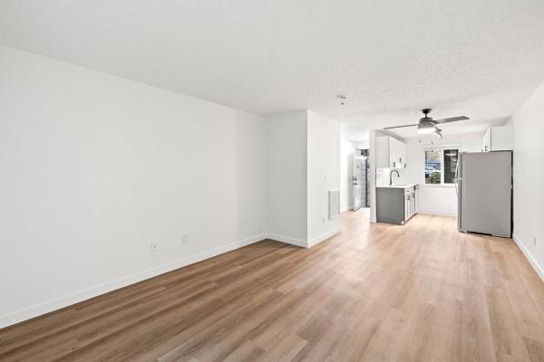 Tualatin Tmlp 14 Mo Garages Available - Room for Rent