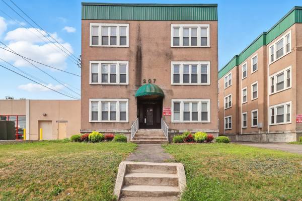 Binghamton 207 Main St Student Housing - Room for Rent