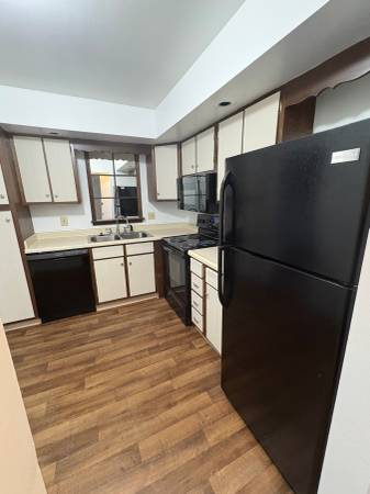 Muskegon Beautiful 2bd 15 Bath Stop In - Room for Rent