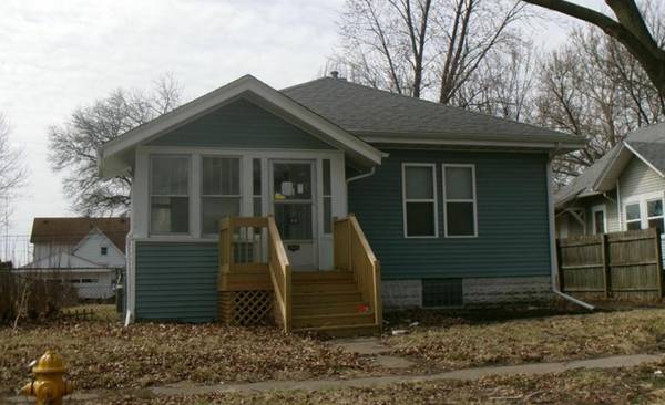 Rock Island Single Family Home - Room for Rent