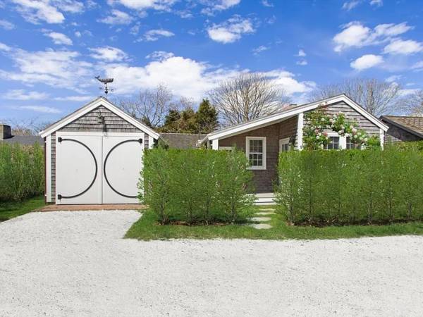 Nantucket Charming Bedroom Bath - Room for Rent