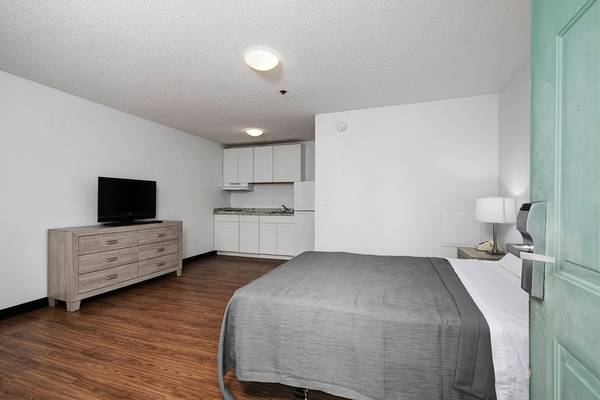 Woodstock Siegel Rewards Program Flat - Room for Rent