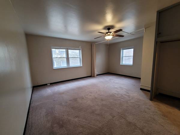 Milwaukee Super Spacious Studio With 1 - Room for Rent