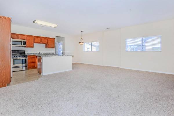 Palm Desert Kitchen Islands Central - Room for Rent