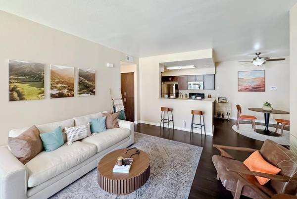 Corona Two Sparkling Pools With Spa - Room for Rent