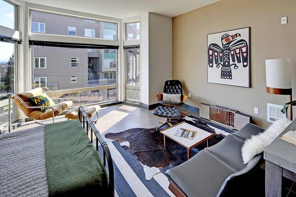 Seattle High Ceilings Under Cabinet - Room for Rent