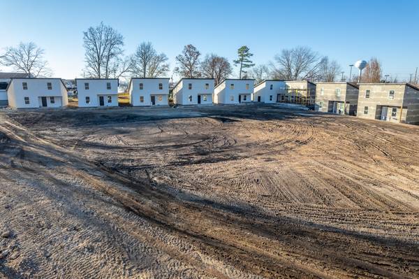 Osage Beach Bed Bath New Build - Room for Rent