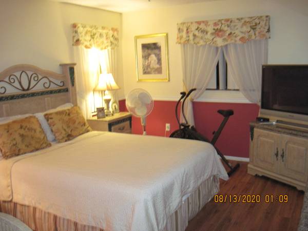 Venice Sharing Comfortable Home With - Room for Rent