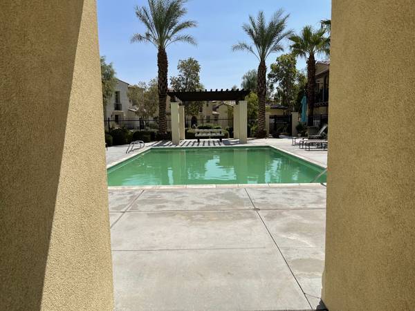Palm Desert Bedroom Full Bathrooms - Room for Rent