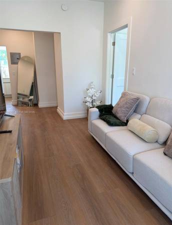 Miami Beach Negotiable Furnished Bed - Room for Rent