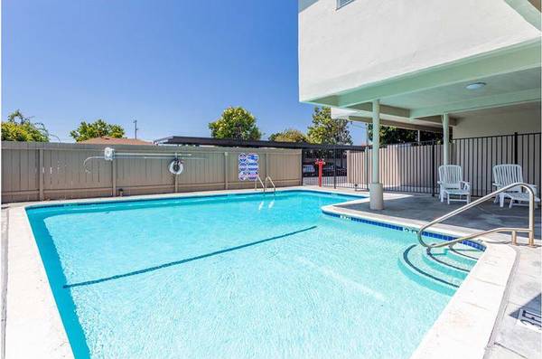 Hayward Two Large Laundry Rooms With - Room for Rent