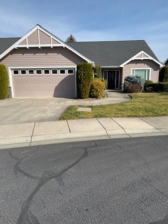 Central Point Rent Free - Room for Rent