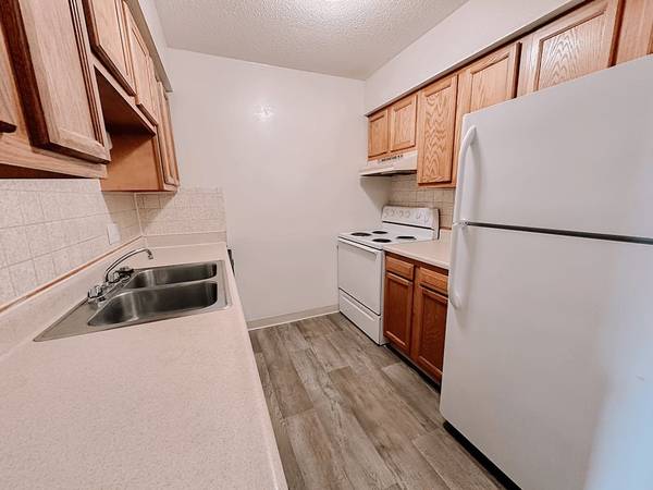 Newark On Site Management Carpeting 2b - Room for Rent