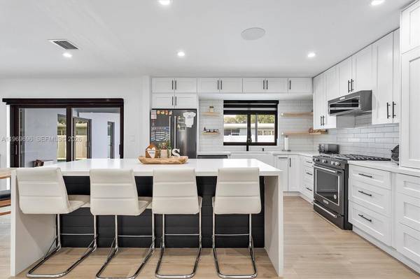 Hollywood Really Spacious Open Concept - Room for Rent