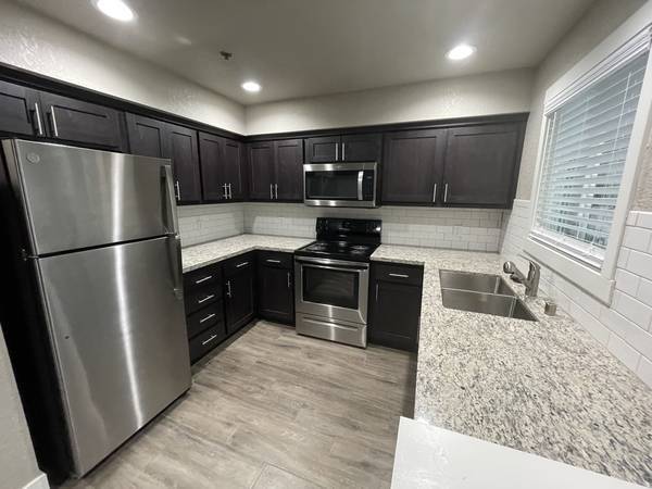 Represa Move In Ready 523 On The 2nd - Room for Rent