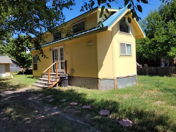 Burns One Bedroom Fully Outfitted - Room for Rent