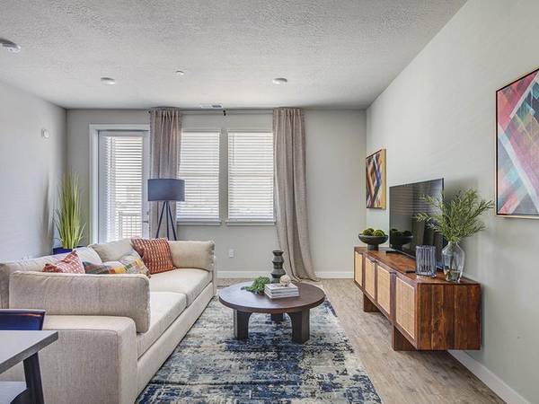 Saratoga Springs Large Kitchen - Room for Rent