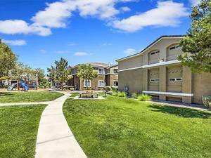 Las Vegas 2x2 With Great Move In - Room for Rent