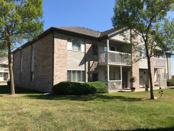 Adorable Muskego Condo Bedroom Lower - Room for Rent