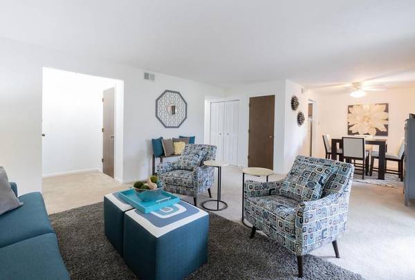 South Bend Covered Parking Basketball - Room for Rent