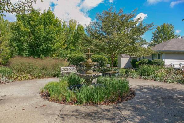 Dayton Private Front Entry Back Patio - Room for Rent