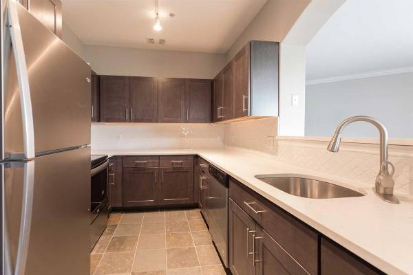 Braintree Hardwood Floors Balcony Patio - Room for Rent