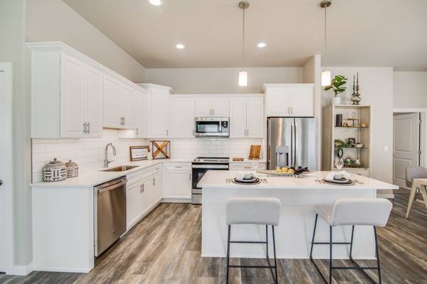 Bismarck Clubhouse With Community Room - Room for Rent