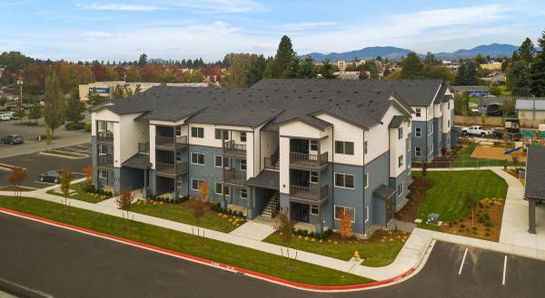 Clearlake Charming Property Steps From - Room for Rent