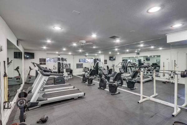 Huntington Beach Central Location In - Room for Rent