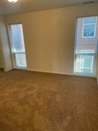 Bend Charming Bed Bath Available Now - Room for Rent