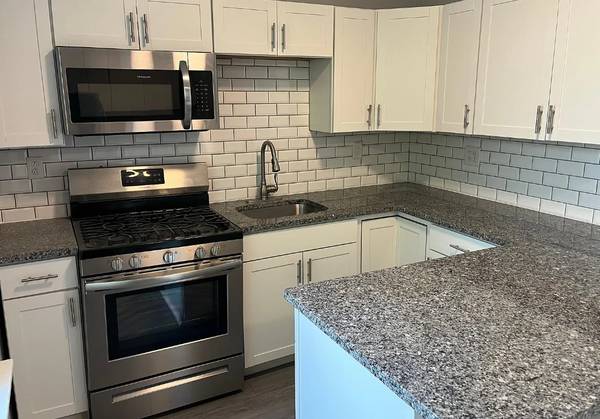 Syracuse Only750 Style Bed Bath Prime - Room for Rent