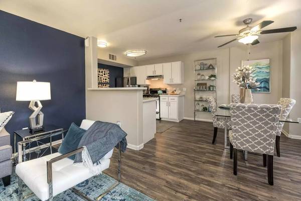 Elk Grove Two Paws Up For Our Br Ba Elk - Room for Rent